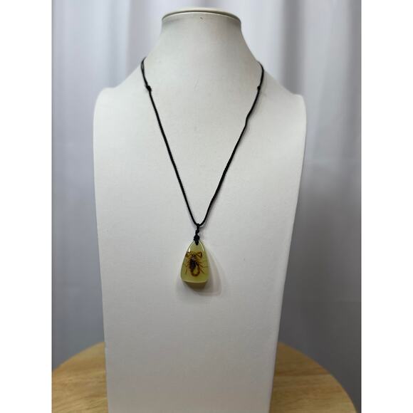 Insect pendant necklace on black cord gothic unusual jewelry costume - Picture 11 of 14